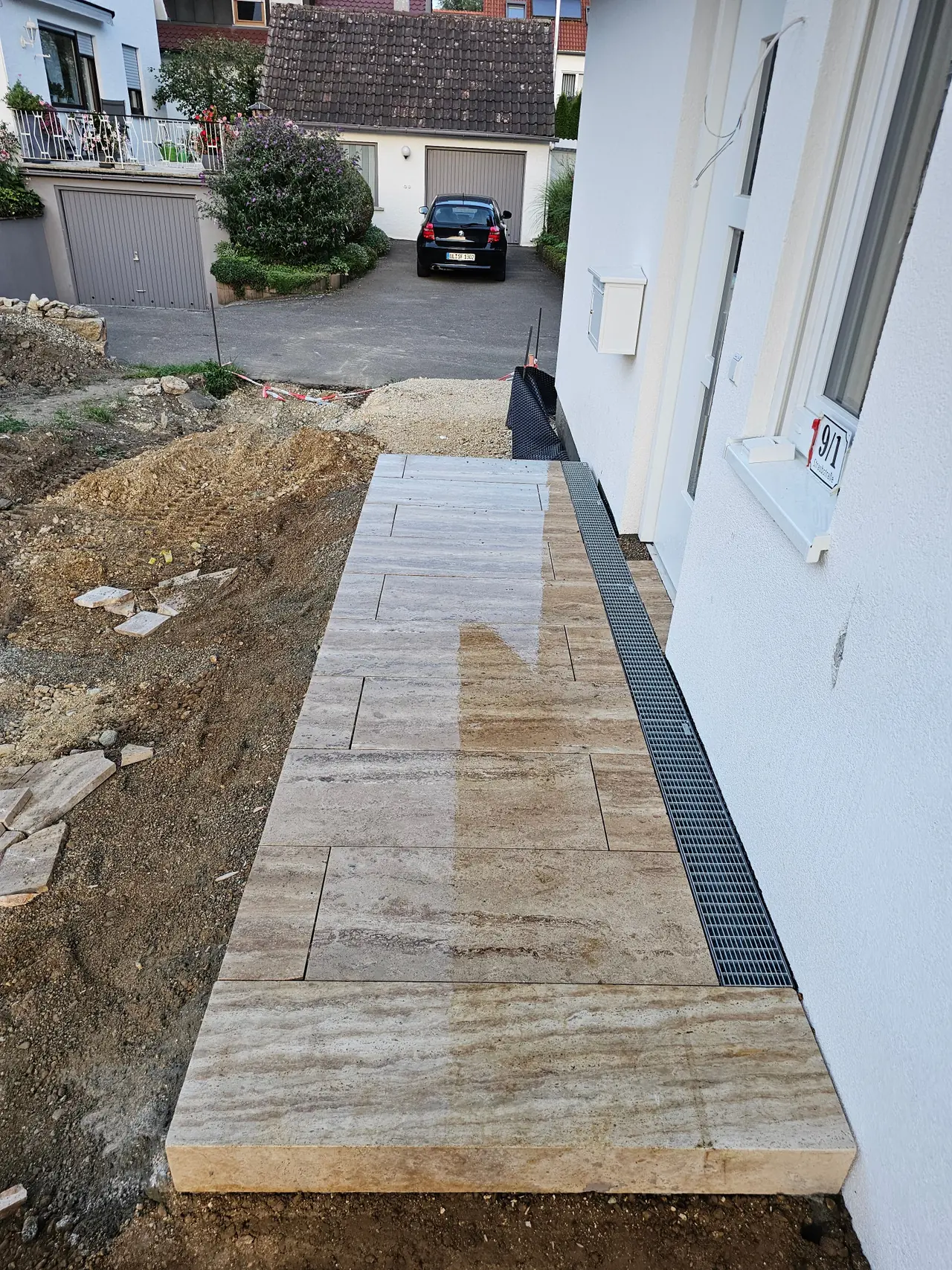 Neues Hauseingangspodest mit Stufenanlage in Dellmensingen
